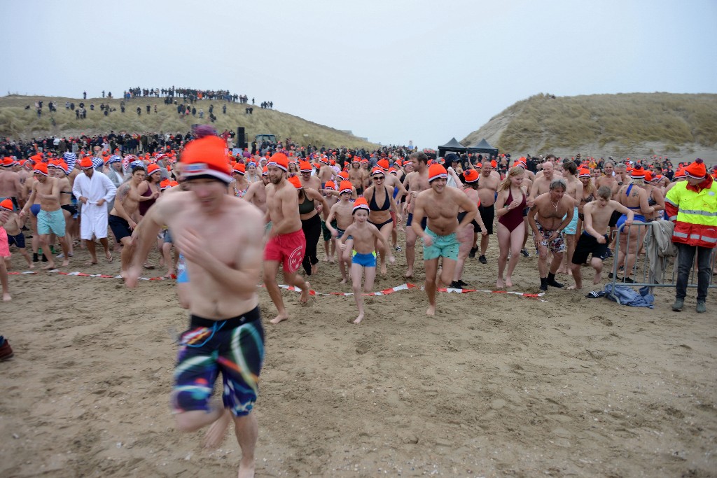 ../Images/Nieuwjaarsduik Nederzandt 2020 032.jpg